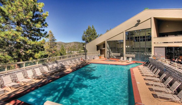 Spacious Home with Stunning Views of Sierra Mountains & Trails