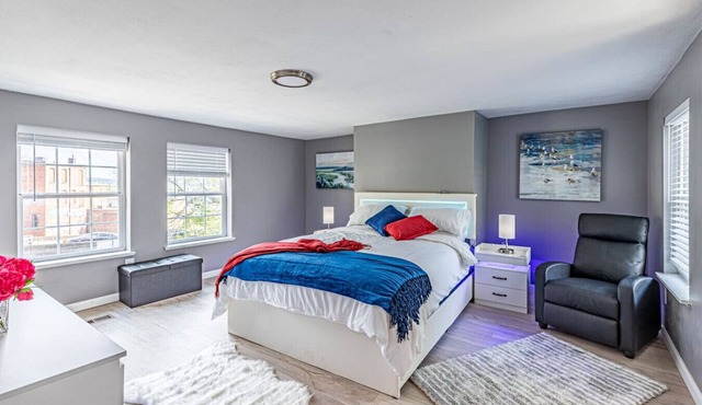 Spacious Home with Porch Sleeps 6 Near Pitt & UPMC