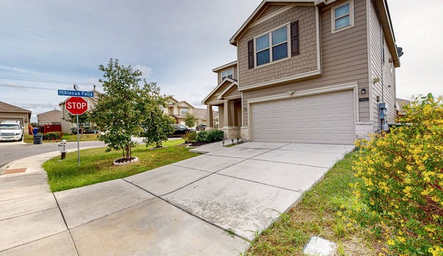 Spacious home with private yard, patio, grill, AC, & private W/D