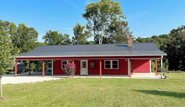 Spacious Home with Waterfront Views on Peaceful Countryside!