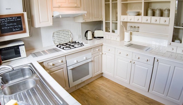 Spacious homely, super king size bed