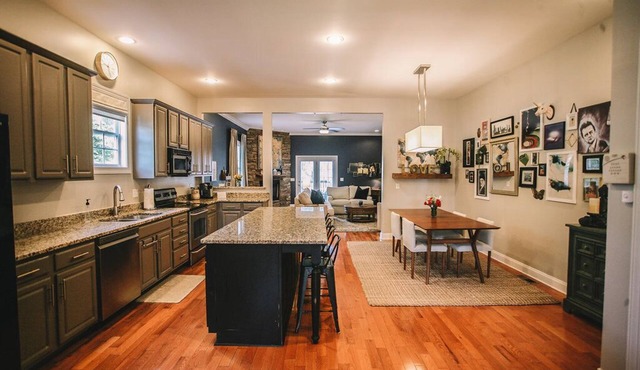 Spacious + Homey East Nashville Hangout - Walk to the Stadium! 2mi to Broadway!