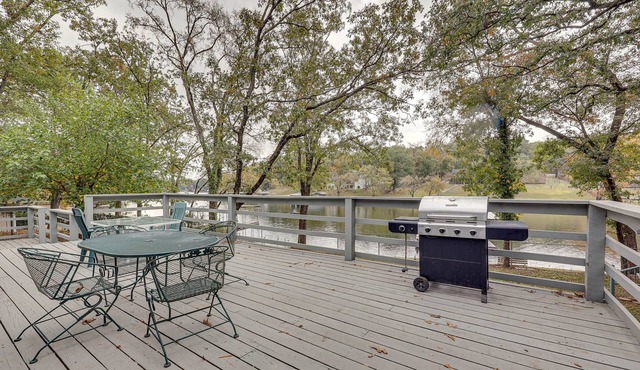 Spacious Hot Springs Lakehouse on Lake Hamilton!