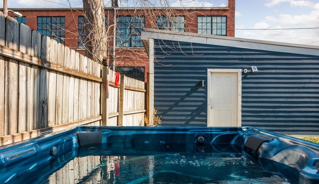 Spacious Hot Tub Escape in Indy | 8 Guests