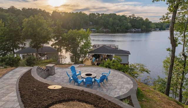 Spacious, Hot Tub, Great Dock, Deep Water, Game Room, Pet Friendly