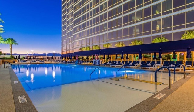 Spacious hotel suite in marvelous Las Vegas with no resort fee, free coffee/WiFi