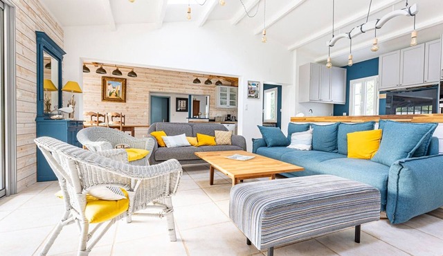 Spacious house near the beach for 10 people