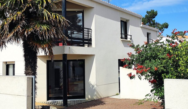 Spacious house 3 bedrooms and terraces at the edge on sea Phare area