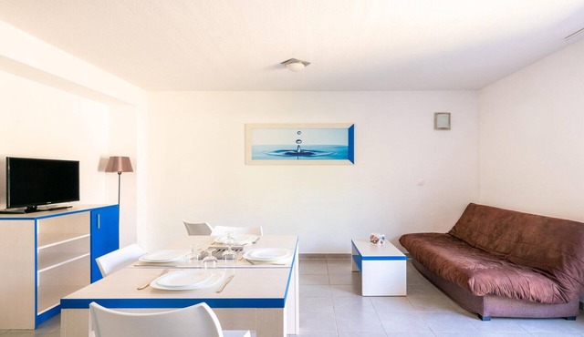 Spacious House for 6 in Parentis