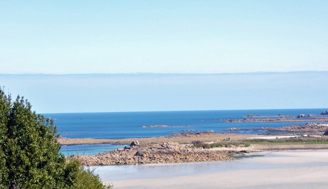 SPACIOUS HOUSE WITH A VIEW TO SEA AT THE COTES DE GRANIT ROSE