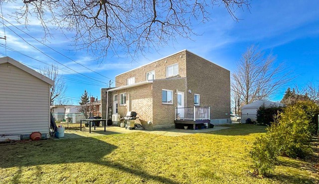 Spacious House 15 Km from Downtown Montreal