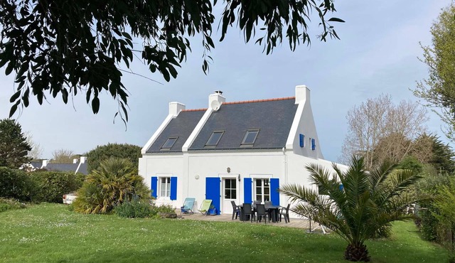 Spacious house 200m from the beach, with terrace and Wi-Fi