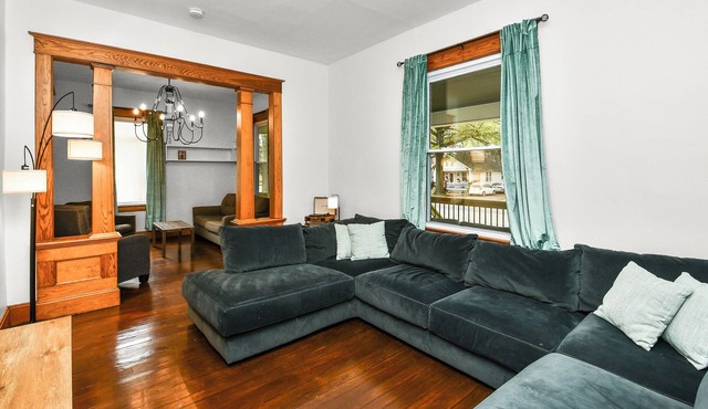 Spacious house 3 min from downtown Springfield and convention center