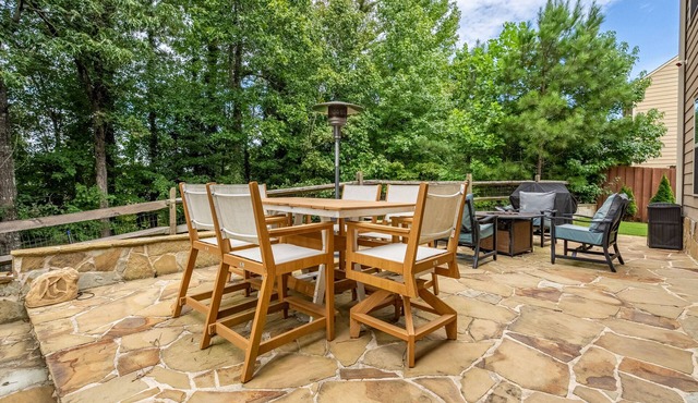 Spacious House 4BR, Home Theater, Gym, BBR, Bar