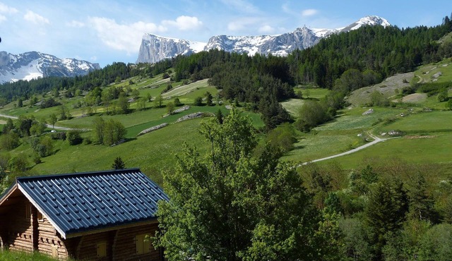Spacious house, atmosphere quiet chalet, 3 minutes from the ski resorts