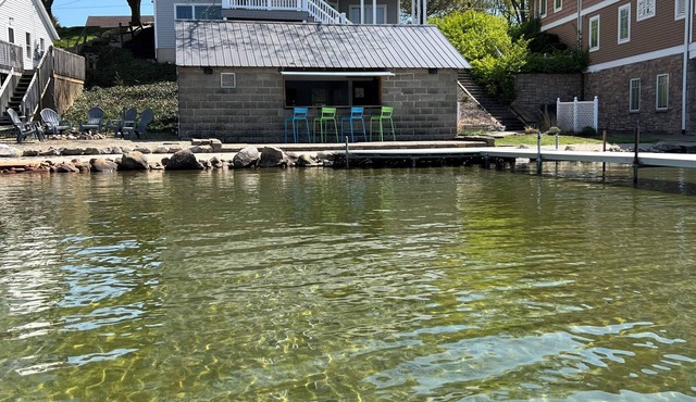 Spacious House + boat house on clear, sandy-bottom lake. Arcade + Billiards room