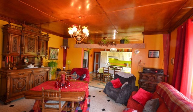 Spacious house, centrally located for excursions.