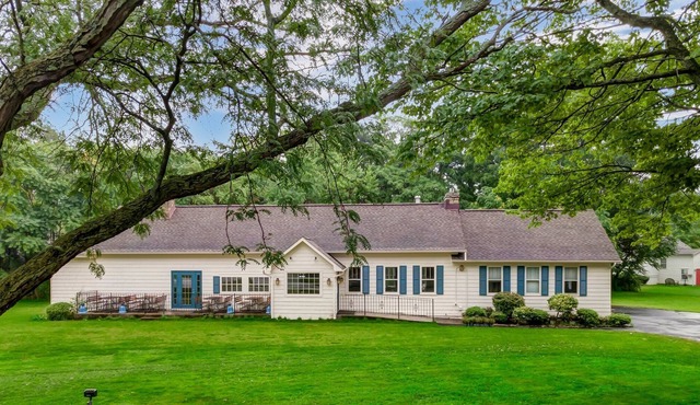 Spacious House for Families, Couples, & Fishermen. Parking for Boats/Trailers.