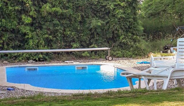 Spacious house for large families with pool!