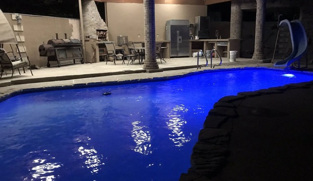 Spacious house for the whole family with a pool and a great kitchen.