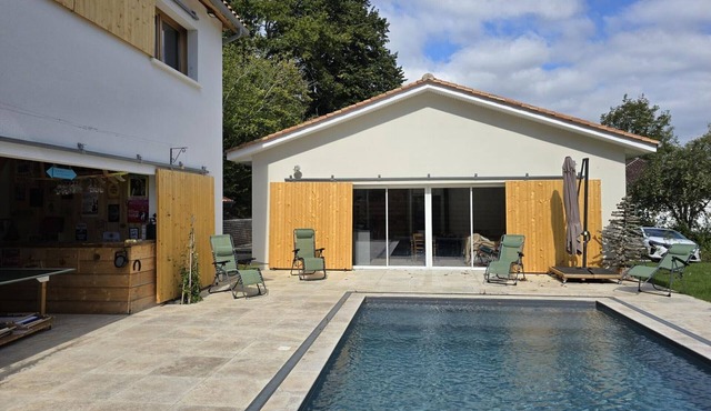 Spacious house in Château-l'Évêque with 5 bedrooms and a game room