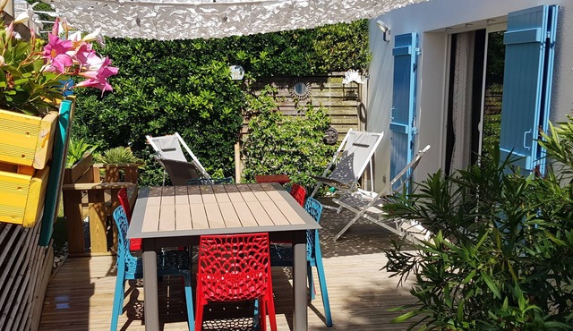 spacious house in private residence with swimming pool