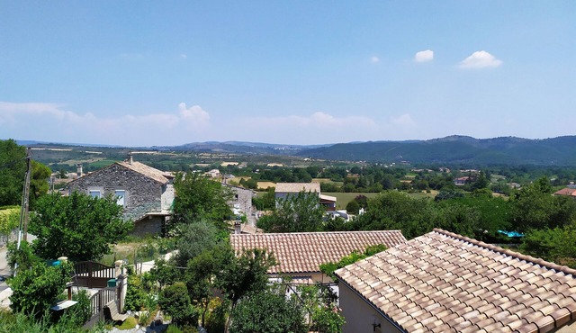 Spacious house ideally located (Grotte Chauvet, Vogué, Aubenas).