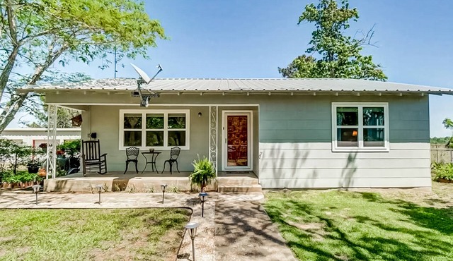 Spacious House in Charming Smithville - Dog-Friendly with patio