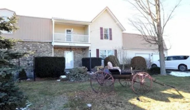 Spacious house in charming Avoca NY with WiFi, AC and eight person, hot tub.