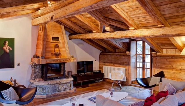 Spacious house in Courchevel center for 8 with fireplace and parking
