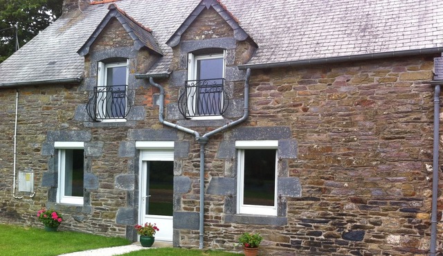 SPACIOUS HOUSE IN A SUPER QUIET SETTING, AWAY FROM ANY LOOK (Wi-fi)