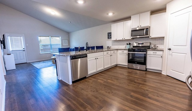 Spacious house in San Antonio with dedicated office space near Sea World