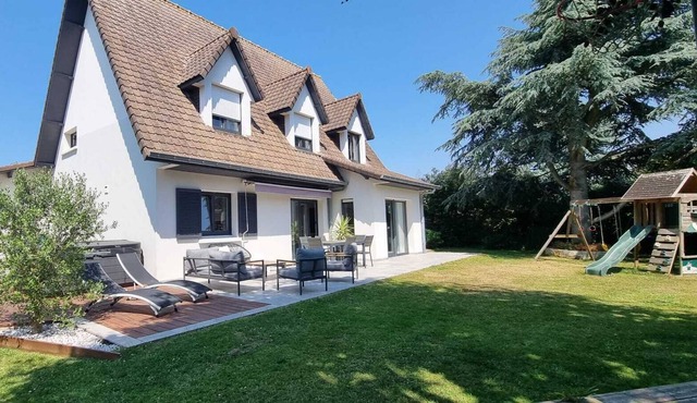 Spacious house in the countryside near Calais