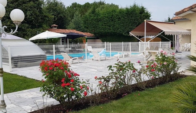 Spacious House in the Heart of Médoc Between Estuary and Ocean