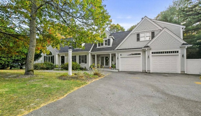 Spacious house in wonderful Falmouth with Wi-Fi, AC, Close to beaches, shops