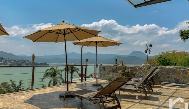 Spacious House Next to the Sanctuary & Great Views