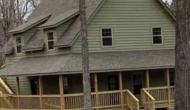 Spacious House near ATV trailhead and the Mulberry River at Cass Arkansas. Park and ride.