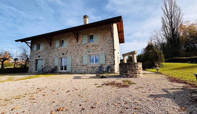 Spacious house near Geneva - Loisin, 5 bedrooms, natural environment
