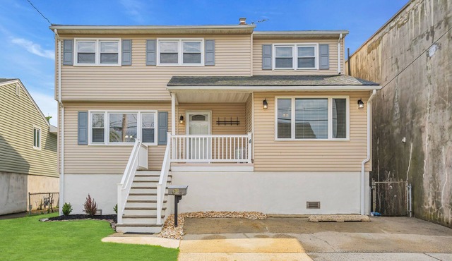 Spacious house near Sandy Hook Beach perfect for families!