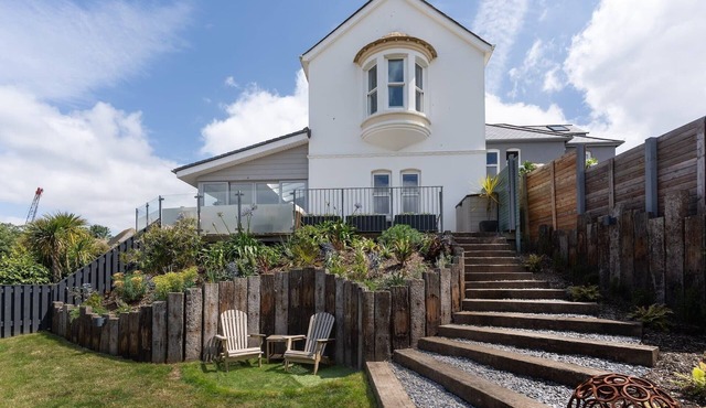 Spacious House nr Castle Beach, Parking & Sauna