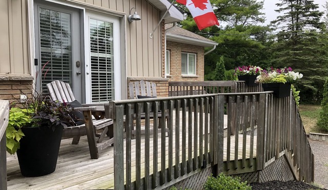 Spacious house only 5 minutes walk down to Ipperwash beach (All inclusive)