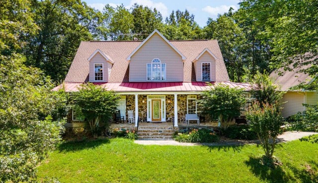Spacious House on 20-Acre Farm Getaway