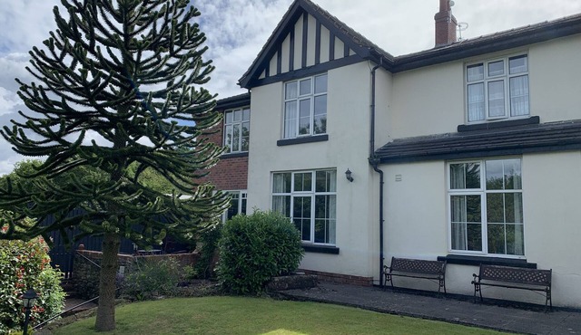 Spacious house on the edge of the Peak District