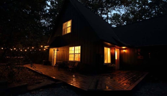 Spacious house on the Ocoee River!