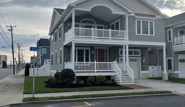 Spacious House Private Pool Ocean View 2 Decks 4 King Bed close to Ocean