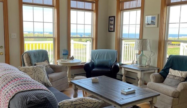 Spacious House, Private Setting, Panoramic Ocean View, Great Beach!