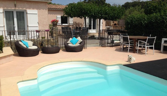 Spacious house, quiet, shaded, air-conditioned, private pool, sea and mountain views