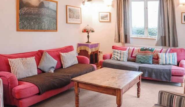 Spacious house sleeping ten, perfect for large families or groups.