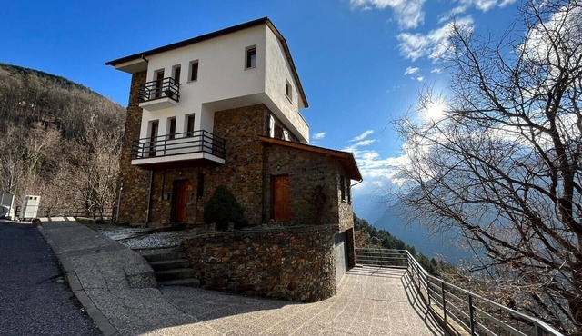 Spacious house (sleeps 7) with incredible view HUT6007971