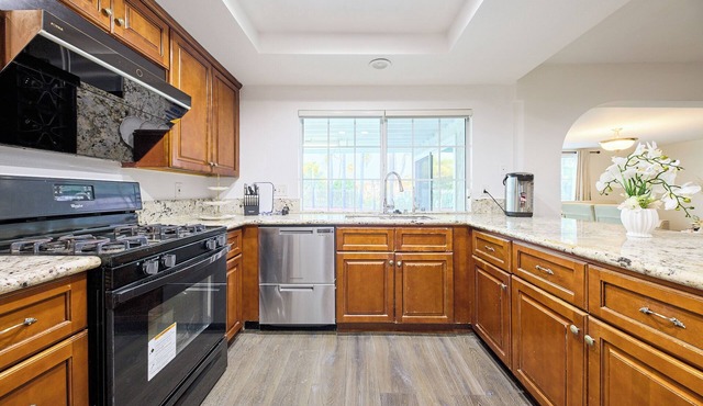 Spacious house with hool in charming Hacienda Heights